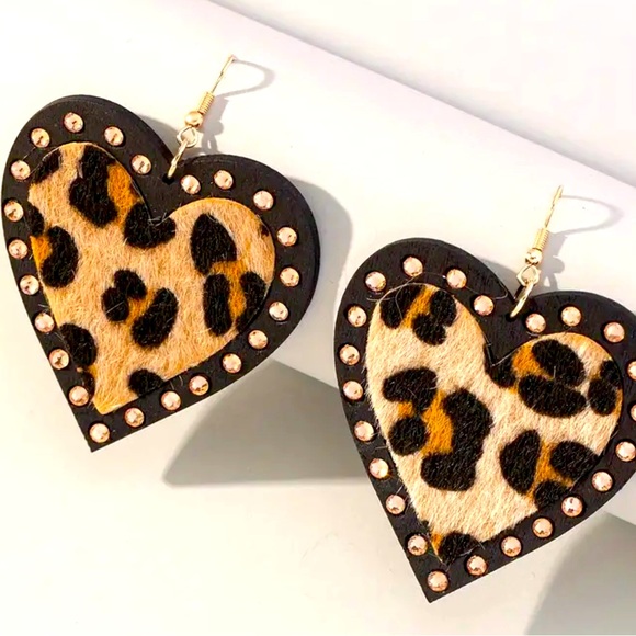 NWT-CHEETAH HEART SHAPED EARRINGS - Picture 2 of 5